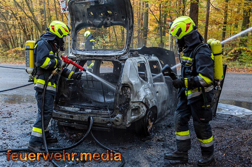 Fahrzeug auf der L7039 bei Dross komplett ausgebrannt