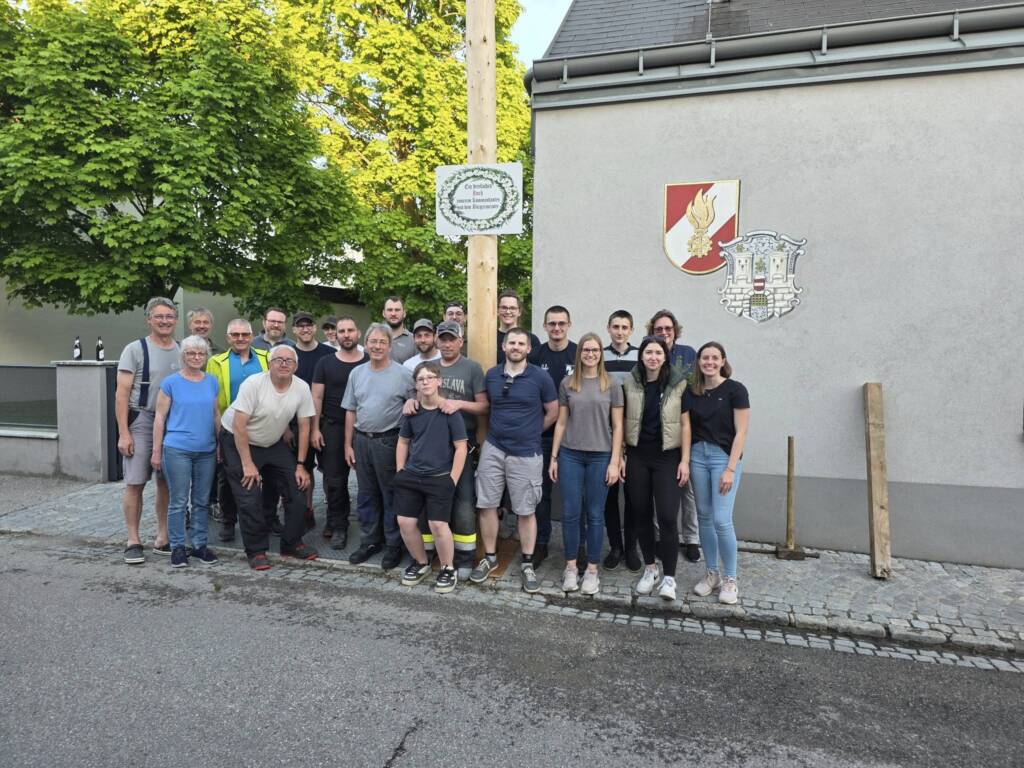 Maibaumaufstellen Stratzing 2025