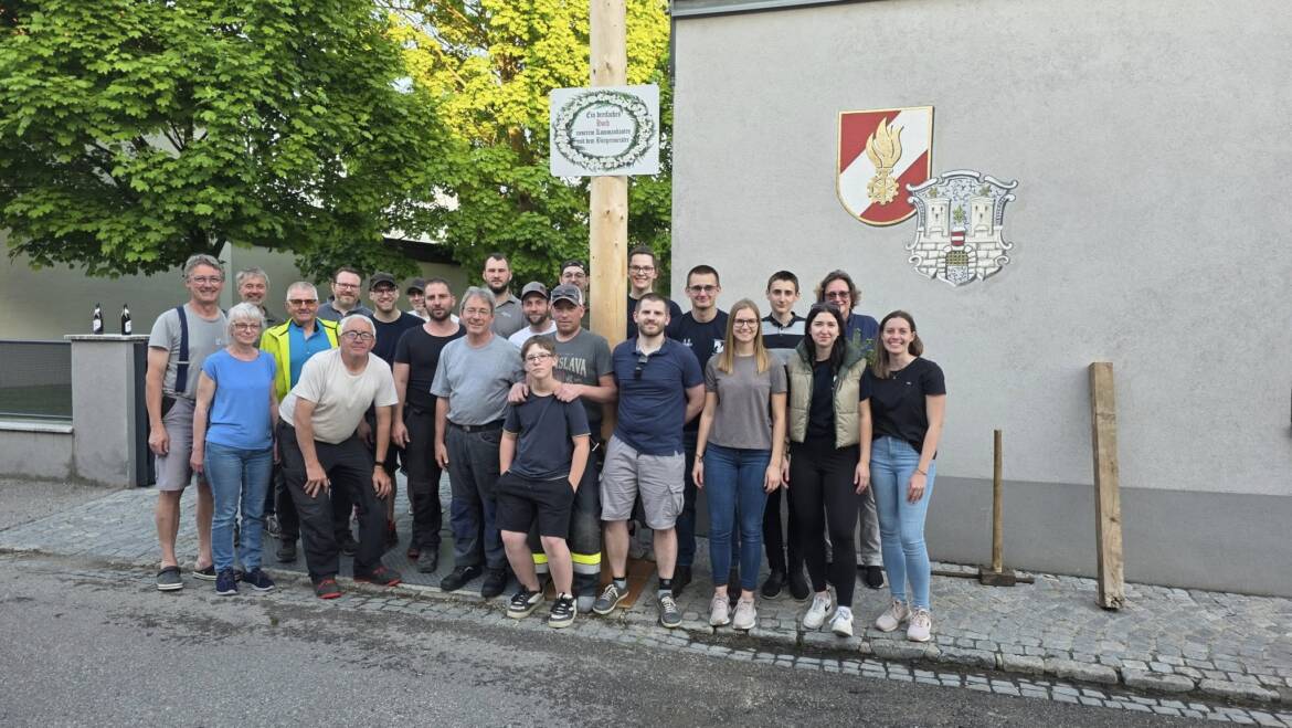 Maibaumaufstellen Stratzing 2025