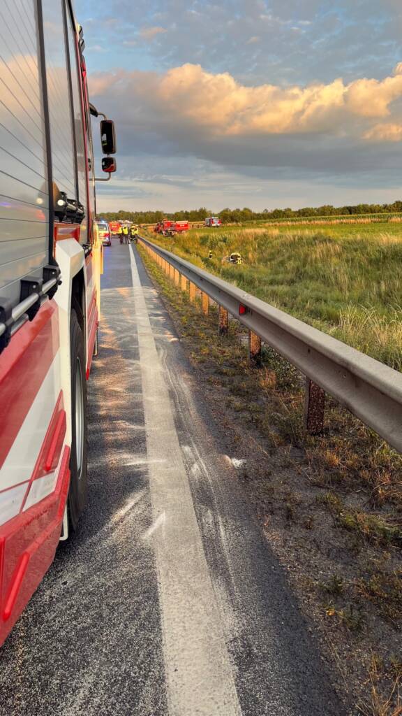 T1 Technischer Einsatz B37 PKW im Graben