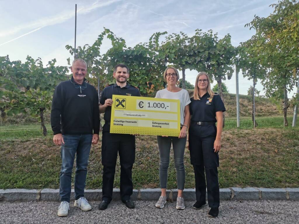 Spendenscheckübergabe der Stratzinger Kellergassenfestgemeinschaft